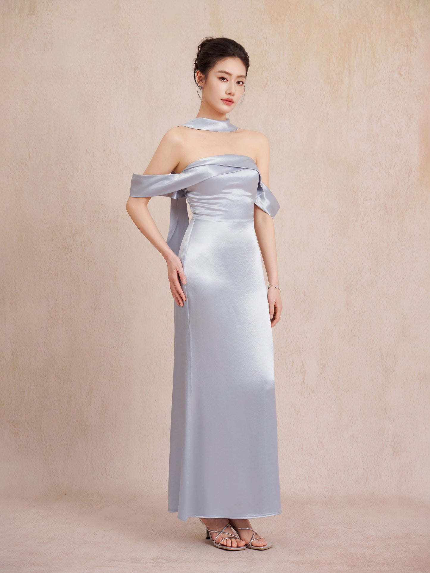Silver Satin Off-the-Shoulder Maxi Dress with Neckpiece – Elegant Floor-Length Women’s Evening Gown