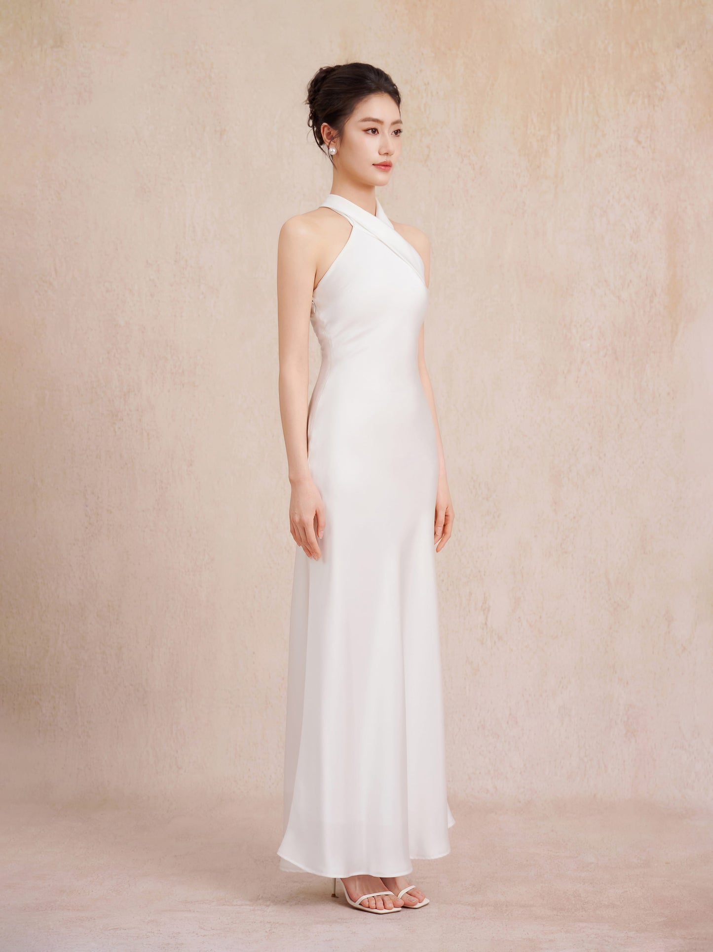 white elegant sleeveless maxi dress